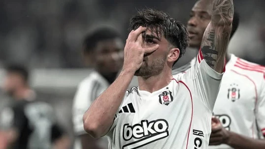 “Beşiktaş” daha dörd futbolçu ilə vidalaşdı - RƏSMİ 