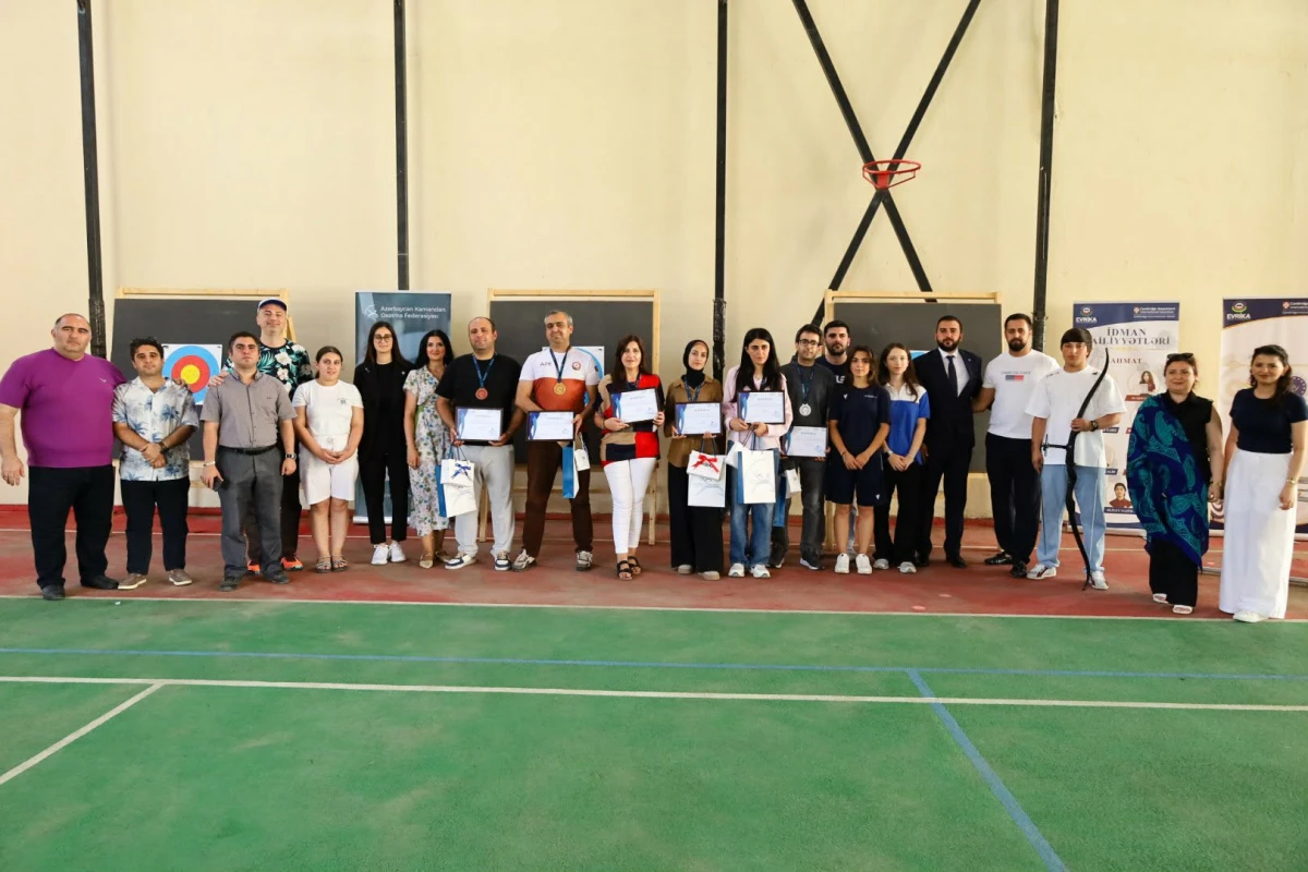 Jurnalistlər arasında kamandan oxatma yarışı keçirilib - FOTO 
