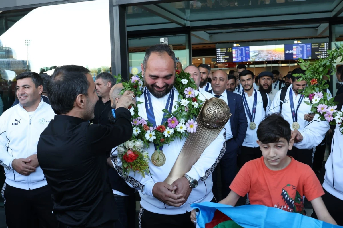 Avropa çempionu olan Azərbaycanın minifutbol yığması Vətənə qayıdıb - FOTOLAR 