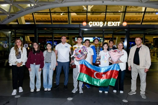 Dünya çempionları Vətənə qayıdıblar