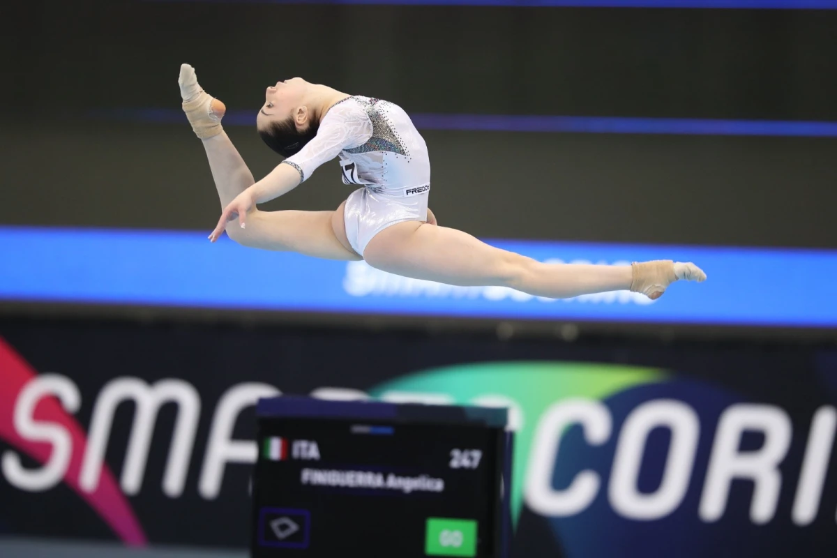 Daha bir gimnastımız Dünya Kubokunun finalında - FOTO 