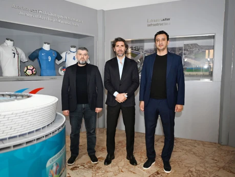 Eskude Bakıya gəlib: AFFA-da görüşlər keçirib 