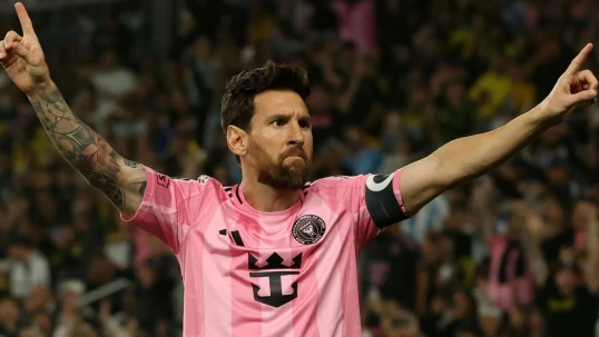 Messi milli karyerasını bitirir, klubda isə...