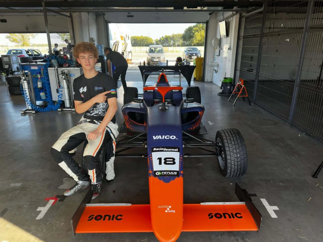 Azərbaycanlı Formula 4 pilotu Davin Cəfərov Slovakiya Ring trasında növbəti testlərini uğurla başa vurub!