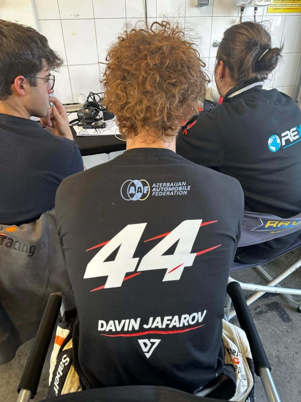 Azərbaycanlı Formula 4 pilotu Davin Cəfərov Slovakiya Ring trasında növbəti testlərini uğurla başa vurub!